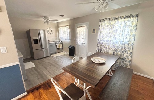 Licking House | Perfect Location! 3BR Home Near the Park