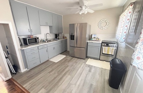 Licking House | Perfect Location! 3BR Home Near the Park