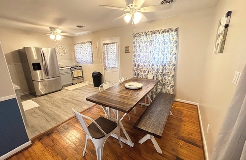 Licking House | Perfect Location! 3BR Home Near the Park
