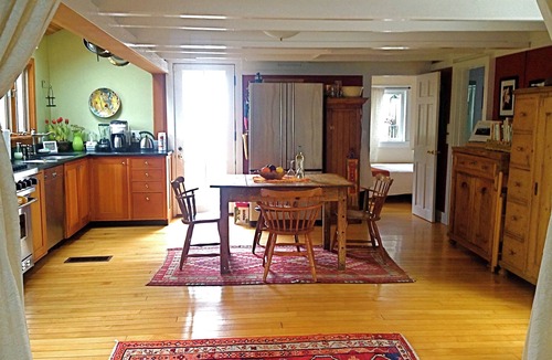 Oak Bluffs Apartment | Perfect location! Beach, Harbor & Town. Beautiful 1st Floor Apartment Oasis