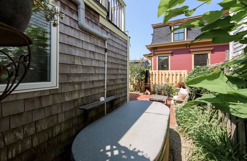 Oak Bluffs Apartment | Perfect location! Beach, Harbor & Town. Beautiful 1st Floor Apartment Oasis