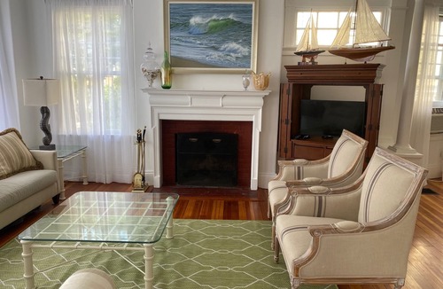 Off Broadway House | Perfect Location close to downtown