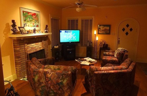 South Congress House | Perfect Location For Everything Cool About This Great City!