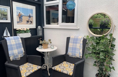 Exmouth House | Perfect Location for Town and Beach