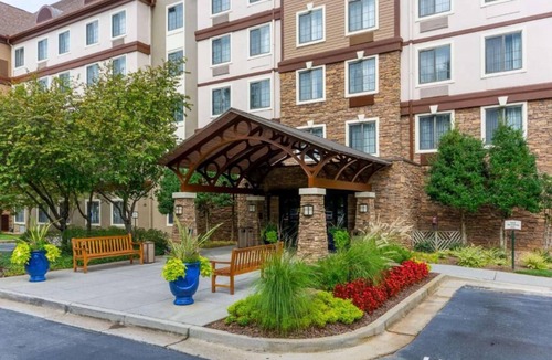 Dunwoody Apartment | Perfect Location for Your Next Getaway! Convenient Suite w/FREE Breakfast, Pool
