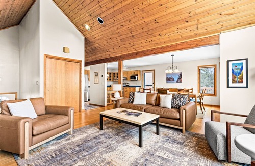 Tofte Cabin | Perfect Location|Game Garage|King Beds|Views