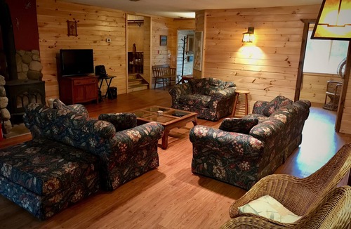 North Creek Cabin | Perfect location right on the upper Hudson River. Just 5 miles from Gore