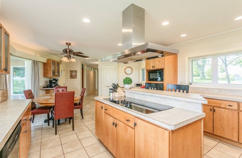 Geneva House | Perfect location! Sunrises over Seneca. Minutes from the wineries. Pet Friendly.