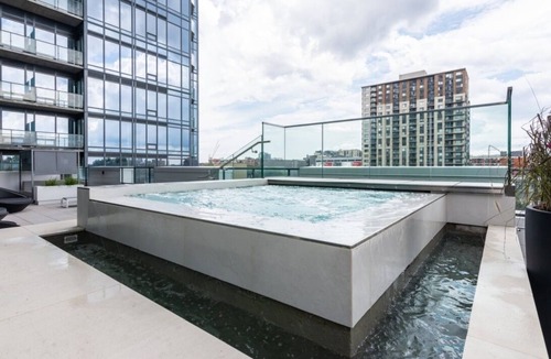 Downtown Montreal Condo | Perfect location - Swimming Pool & Jaccuzi & Sauna access!