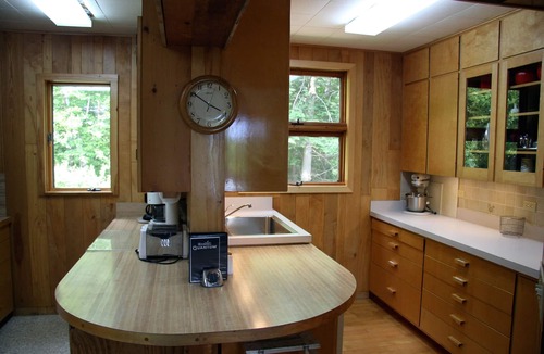 Intervale House | Perfect Location with Jacuzzi! 10 min. to Storyland, 15 min. to Outlet shopping.