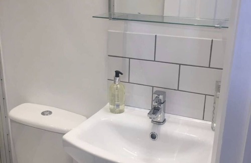 Furzedown Apartment | Perfect London studio