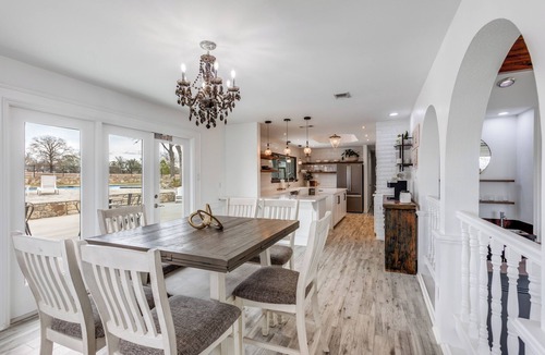 Lockhart House | Perfect luxurious 4-bedroom house with AC in cool Lockhart