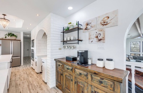 Lockhart House | Perfect luxurious 4-bedroom house with AC in cool Lockhart