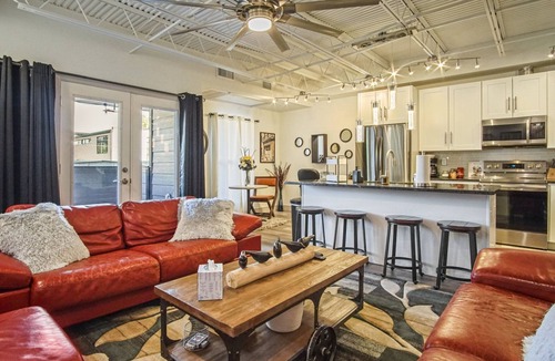 Midtown Condo | Perfect Luxury Condo in Midtown! Great Amenities!