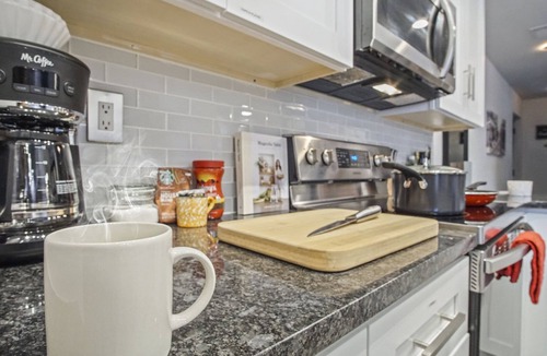 Midtown Condo | Perfect Luxury Condo in Midtown! Great Amenities!