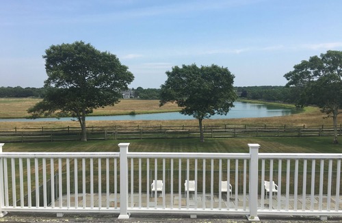 West Tisbury House | Perfect Luxury Vineyard Retreat