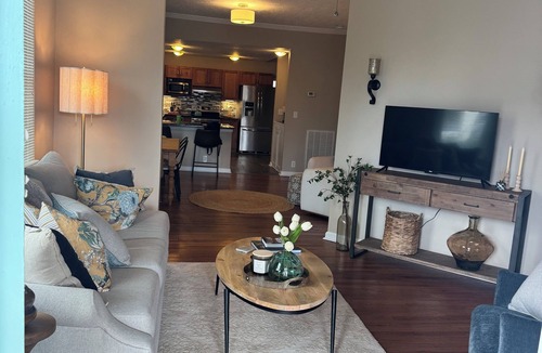 Midtown House | Perfect Master's Rental! n