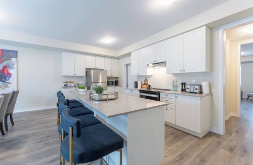 Hamilton House | Perfect Modern 3 Bedroom Townhouse ~ Stoney Creek