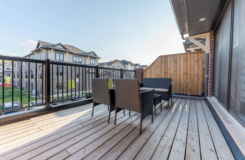 Hamilton House | Perfect Modern 3 Bedroom Townhouse ~ Stoney Creek