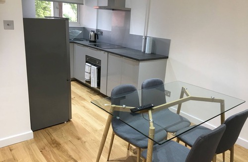 Queen's Park Apartment | Perfect Modern Base Near All Attractions