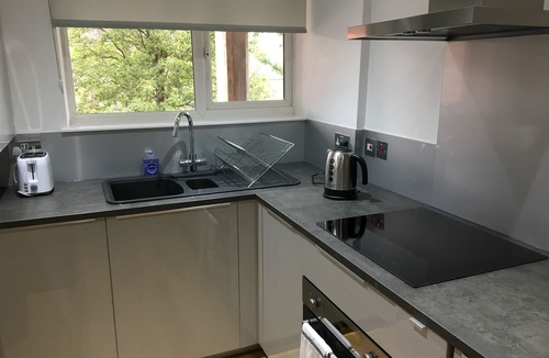 Queen's Park Apartment | Perfect Modern Base Near All Attractions