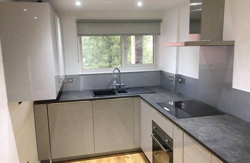 Queen's Park Apartment | Perfect Modern Base Near All Attractions