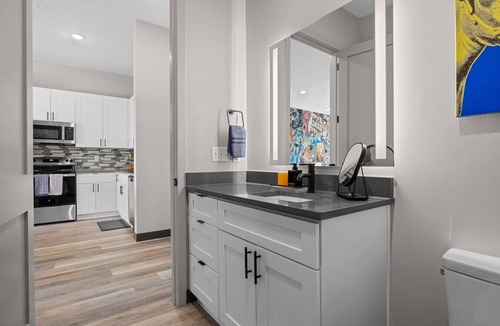 South Nashville Apartment | Perfect Nashville Stay - 1BR Near Top Attractions!
