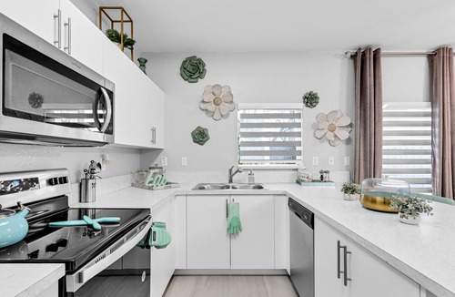 Florida City House | Perfect Oasis (Mint)