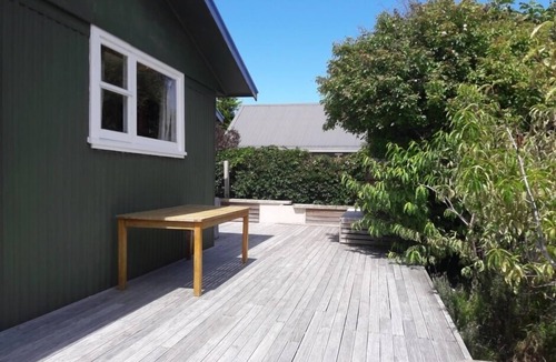 Riversdale Cottage | Perfect old world bach