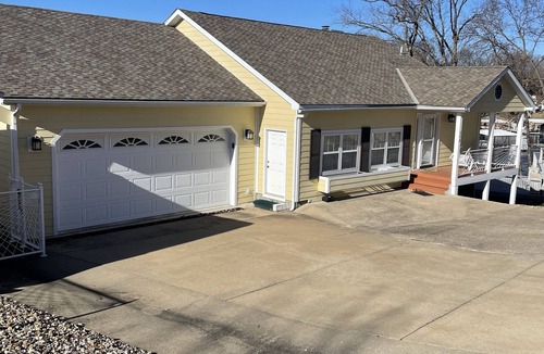 Lake Ozark House | Perfect on the water Lake Ozark getaway on mile-marker 8!