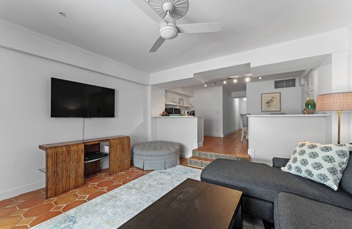 Palm Beach Condo | Perfect Palm Beach Location.nClassic, spacious 1-bedroom condo, suite with AC.
