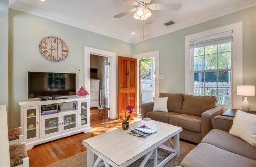 Key West Historic District House | Perfect Pineapple by AvantStay Pet Friendly w Pool Month Long Stays Only