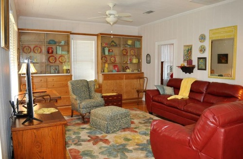 Llano Bed & Breakfast | Perfect Place for a Reunion ~ Cozy Corner ~ One Block East Of Llano Square