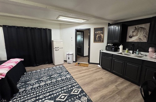 Guthrie Apartment | Perfect place to stay for events at the Lazy E