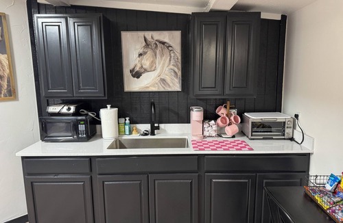 Guthrie Apartment | Perfect place to stay for events at the Lazy E