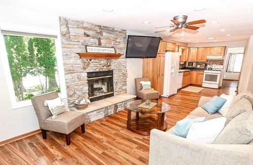 Montello House | Perfect Private Waterfront Getaway on Fox River!