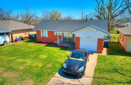 Central Oklahoma City House | Perfect, Relaxing King bed Suits/free parking