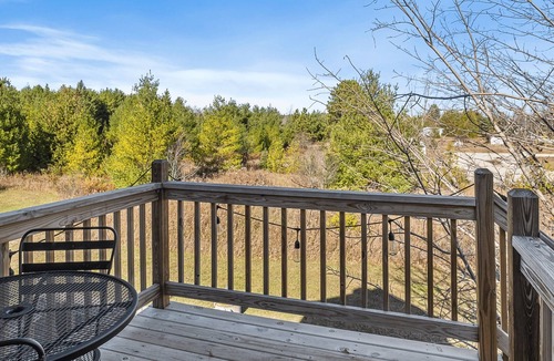 Sister Bay Apartment | Perfect Retreat for 2 | Studio Above Bakery, Dogs!