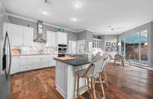 Austin House | Perfect Retreat + Pool + Cedar Hot Tub + Sleeps 12