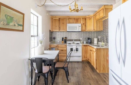 Round Top House | Perfect RT Location | The Reed Sleeps 6 + Fire Pit