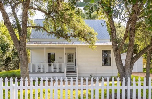 Round Top House | Perfect RT Location | The Reed Sleeps 6 + Fire Pit
