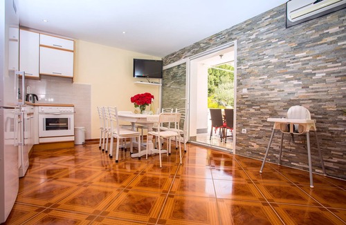 Stanici Apartment | Perfect sea view apartment with private and heated pool!