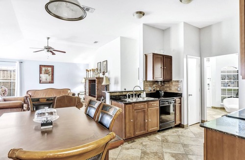 Dallas House | Perfect South Dallas Getaway Near Trinity River!