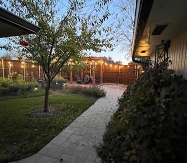 Lewisville House | Perfect! Spacious 4-Bedroom Whole House Retreat