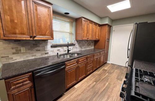 Lewisville House | Perfect! Spacious 4-Bedroom Whole House Retreat