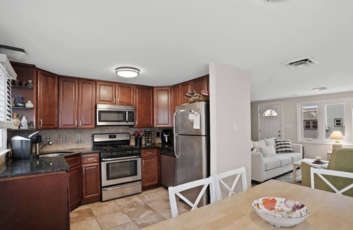 North Beach Haven House | Perfect spot! Cape Cod -1 block to beach and bay with views!