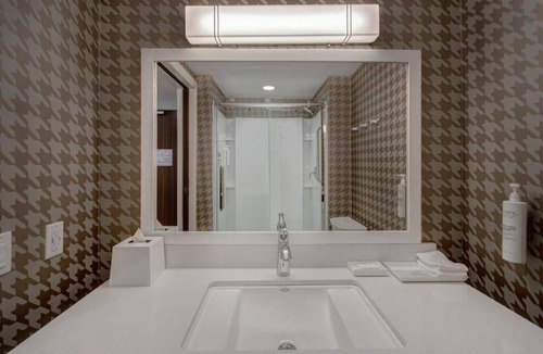 Garden Grove Hotel | Perfect Spot for Unwinding! 2 Units with Free Breakfast, Pets Allowed!