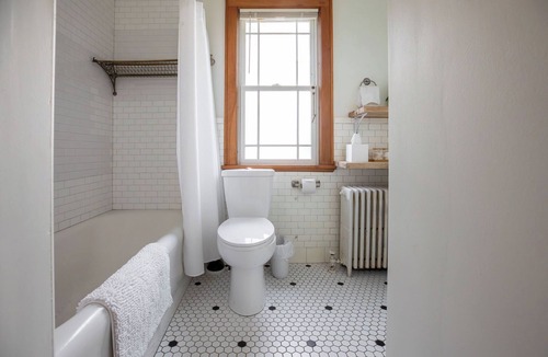 Whittier Apartment | Perfect Spot Near Great Restaurants & Downtown