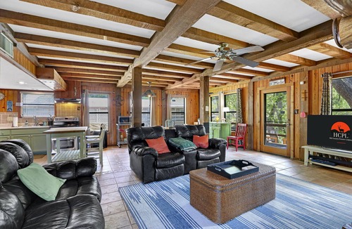 New Braunfels House | Perfect Spot on the Guadalupe River! Sleep up to 10 and Float all day!