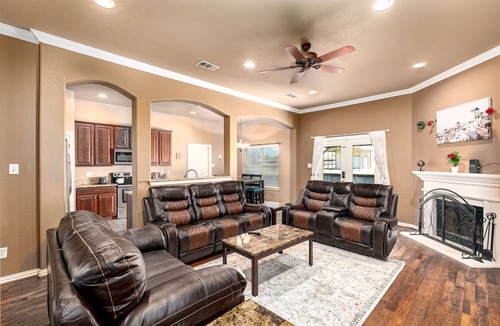 Forney House | Perfect Stay in Ranch-like House with Huge Backyard!
